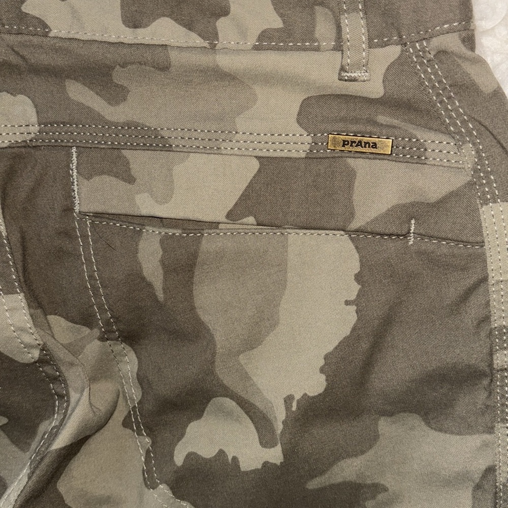 Prana Green Camo Sky Canyon Joggers, Size 0 - Picture 11 of 16